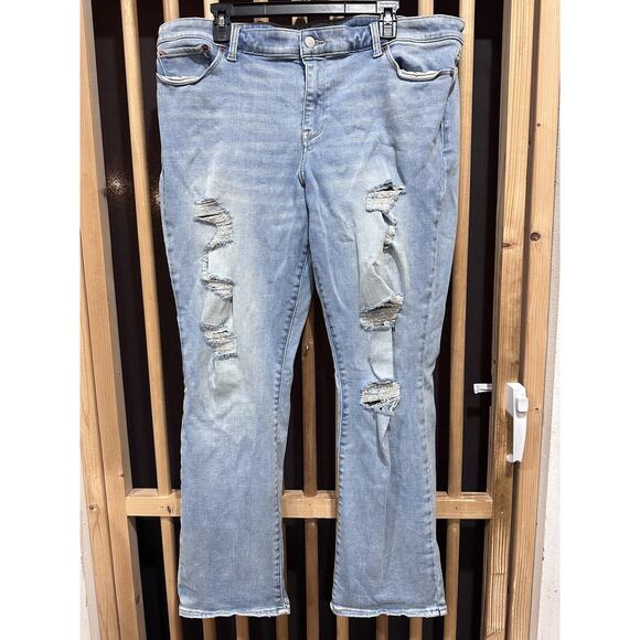 Lucky Brand Jeans Womens Size 20 Light Wash Blue Mid Rise Straight Distressed - Picture 1 of 9